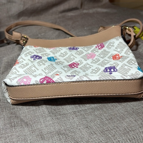 Juicy Couture "Under Lock & Key" White Crossbody Bag - Picture 6 of 7